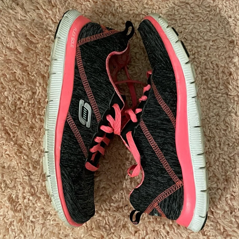 SKECHERS®! LiteWeight Air Cooled Memory Foam Sneakers Size 6.5 - Picture 9 of 16